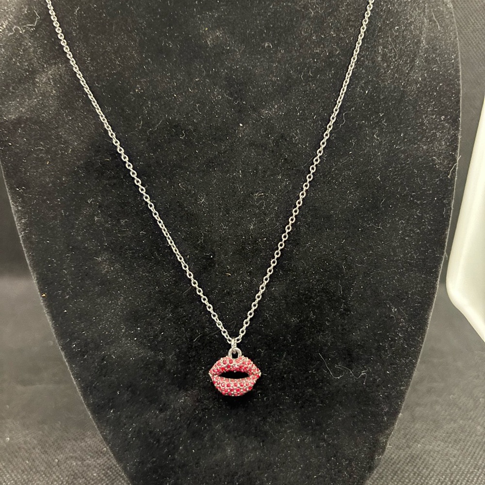 Rare Betsy Johnson kiss me Crystal rhinestone lips heart clasp